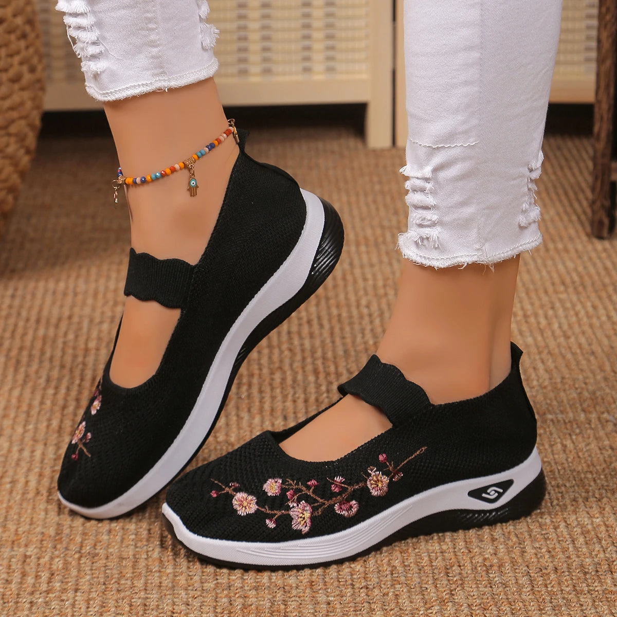 Women's casual sports shoes with ethnic style mesh, breathable and fashionable casual shoes