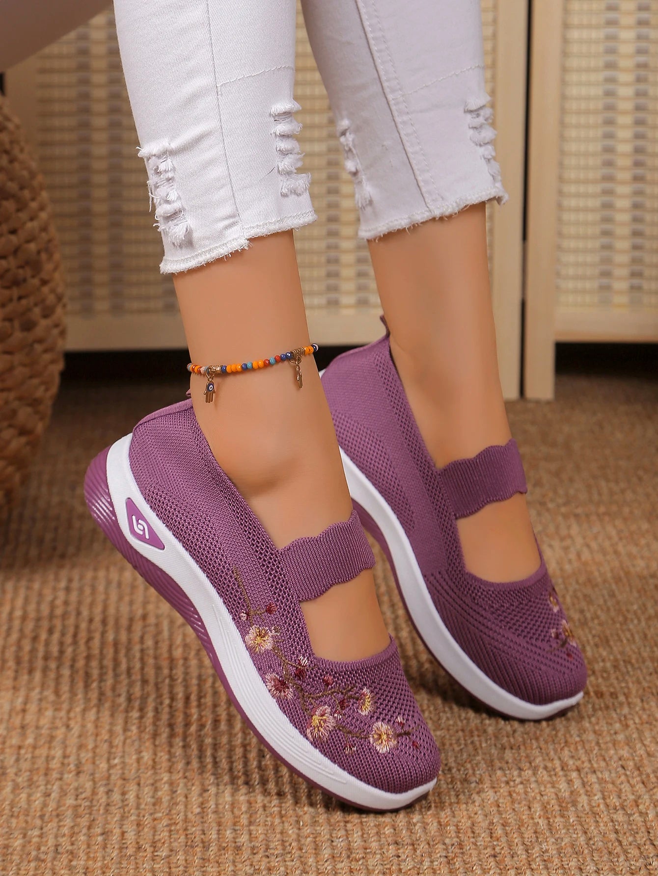 Women's casual sports shoes with ethnic style mesh, breathable and fashionable casual shoes