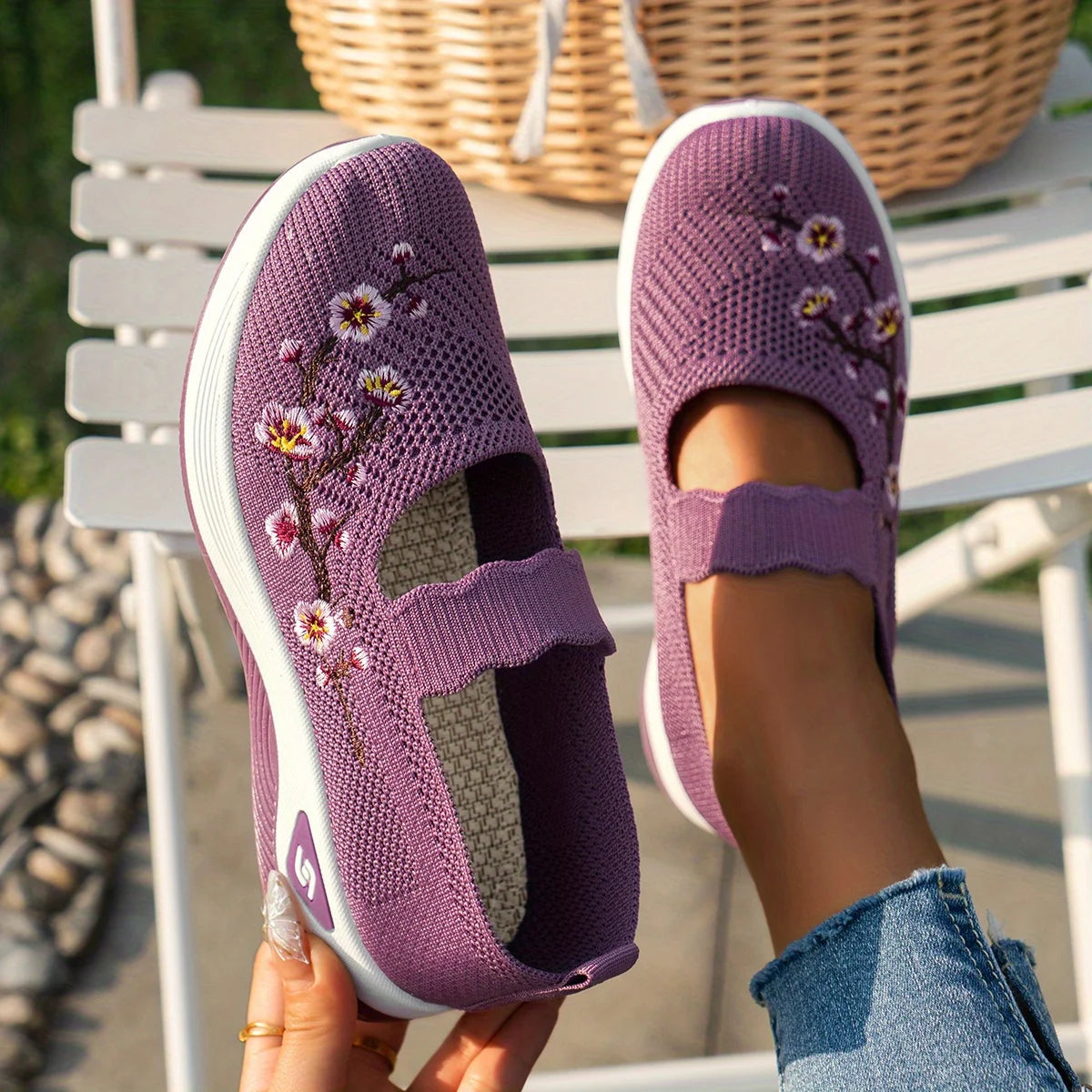Women's casual sports shoes with ethnic style mesh, breathable and fashionable casual shoes